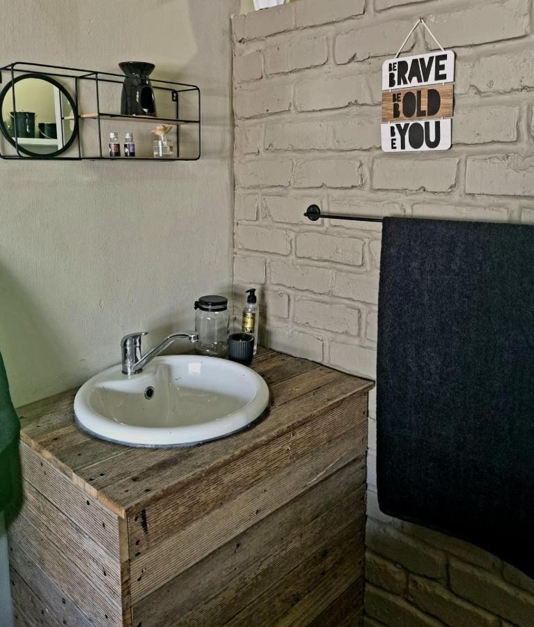 Angel 8 Airbnb Apartment 2 Робертсон Екстериор снимка