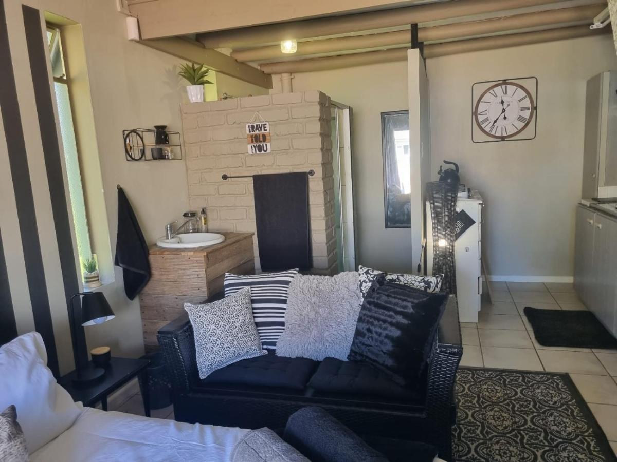 Angel 8 Airbnb Apartment 2 Робертсон Екстериор снимка