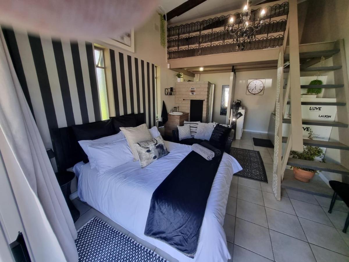 Angel 8 Airbnb Apartment 2 Робертсон Екстериор снимка