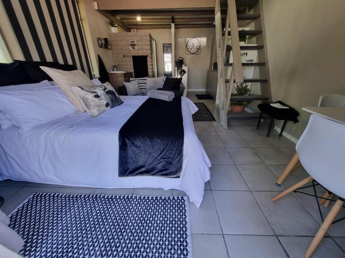 Angel 8 Airbnb Apartment 2 Робертсон Екстериор снимка