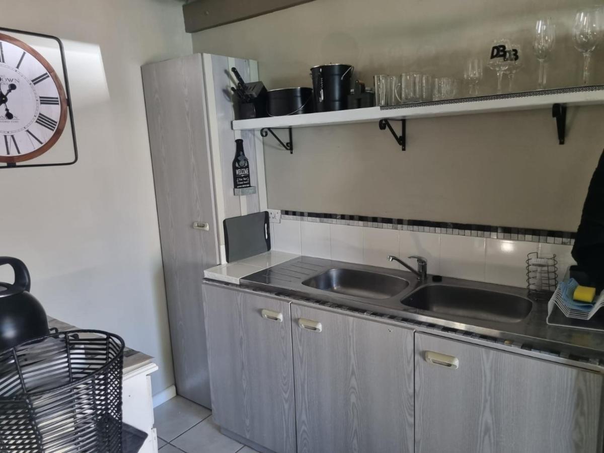 Angel 8 Airbnb Apartment 2 Робертсон Екстериор снимка