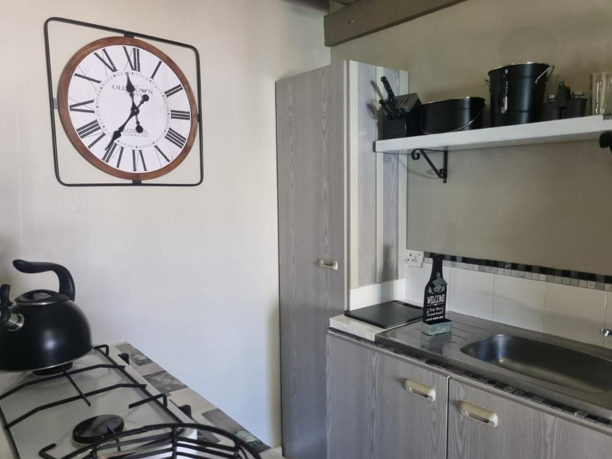 Angel 8 Airbnb Apartment 2 Робертсон Екстериор снимка