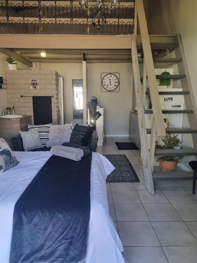 Angel 8 Airbnb Apartment 2 Робертсон Екстериор снимка